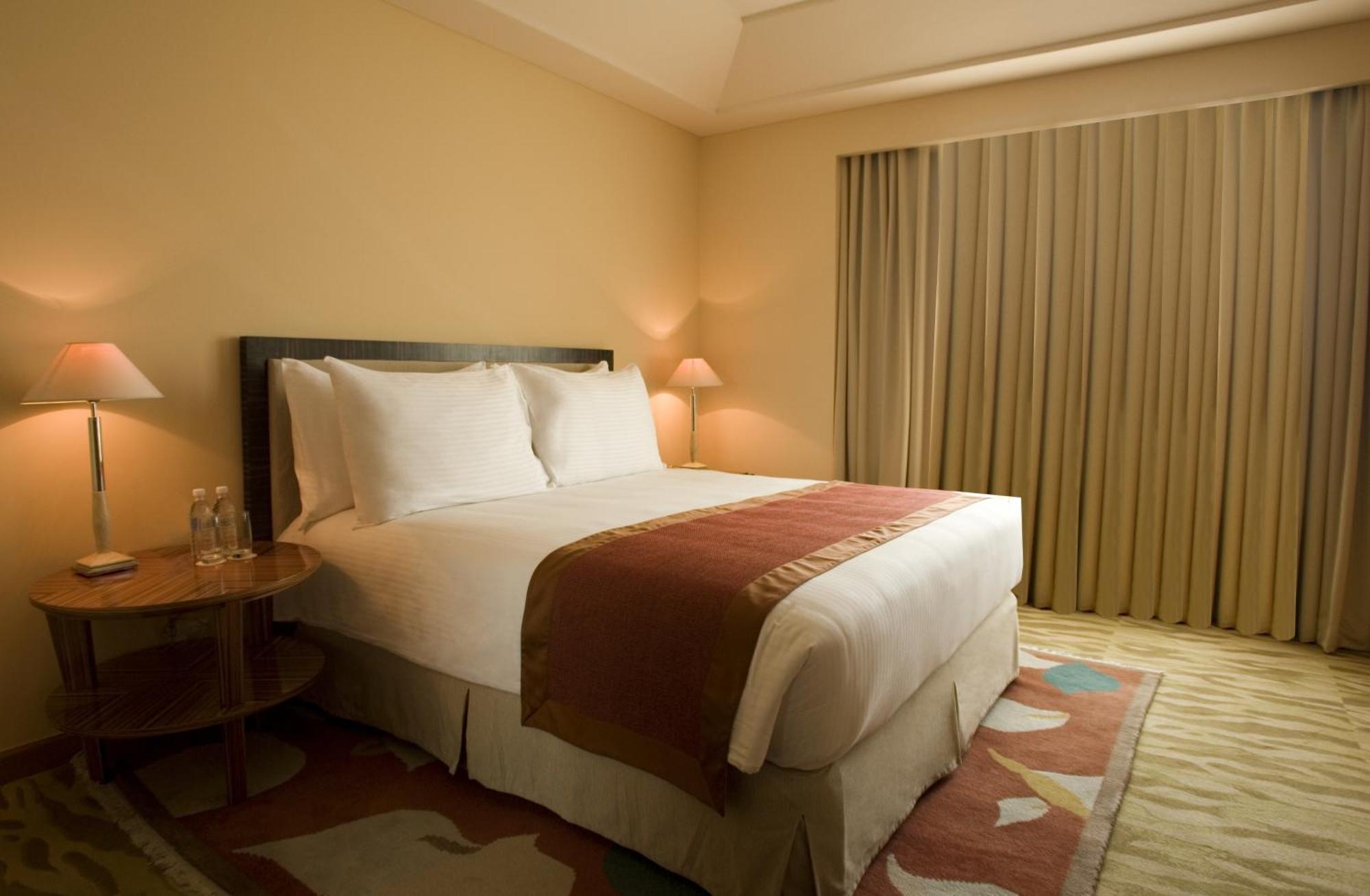 Executive Suite on session of 30 mins Spa on food & Soft beverage services on Laundry service Per per roomHappy Hours from 6PM to 8PM 11 on selected beverages at a hotel designated area,1441571170:JPEG