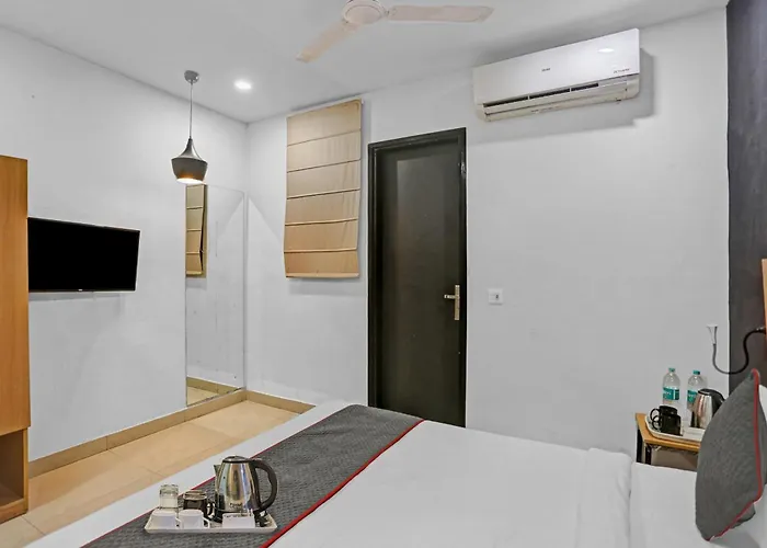 Townhouse Nangal Raya Pankha Road Hotel New Delhi